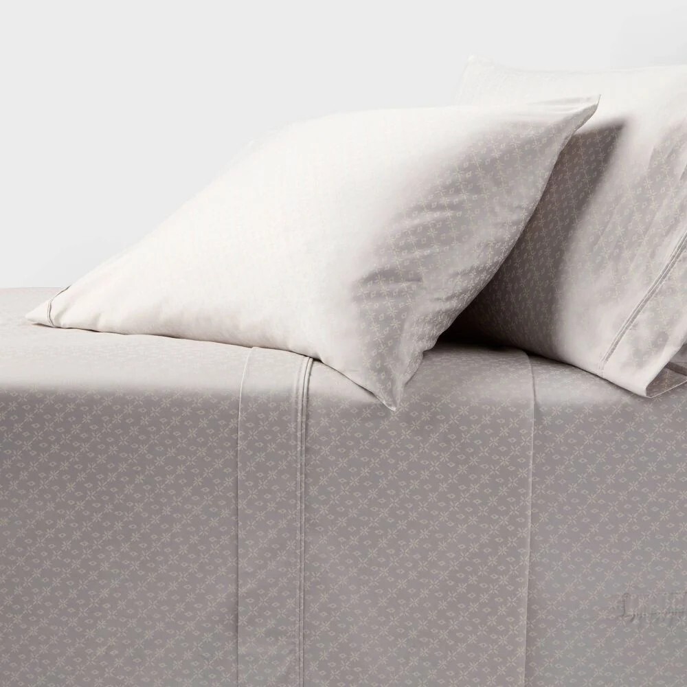 400 Thread Count Holiday Performance Sheet Set - Threshold - Picture 2 of 16